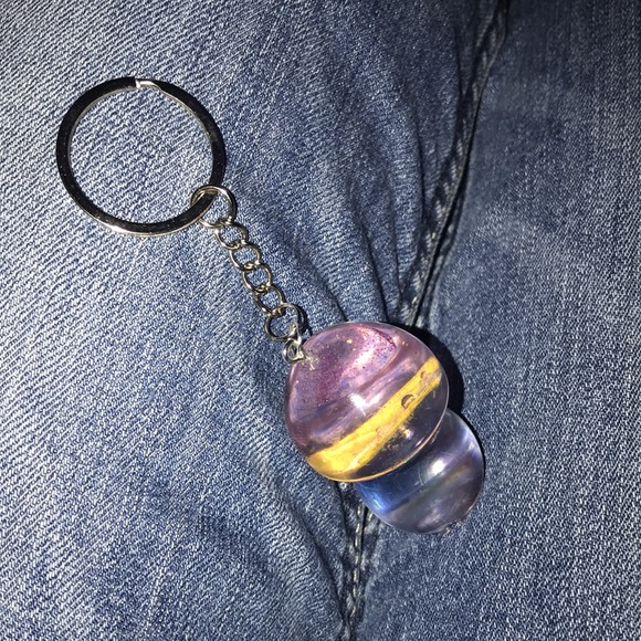 Custom epoxy mushroom 🍄 keychain with my favorite leaf New - Picture 4 of 6